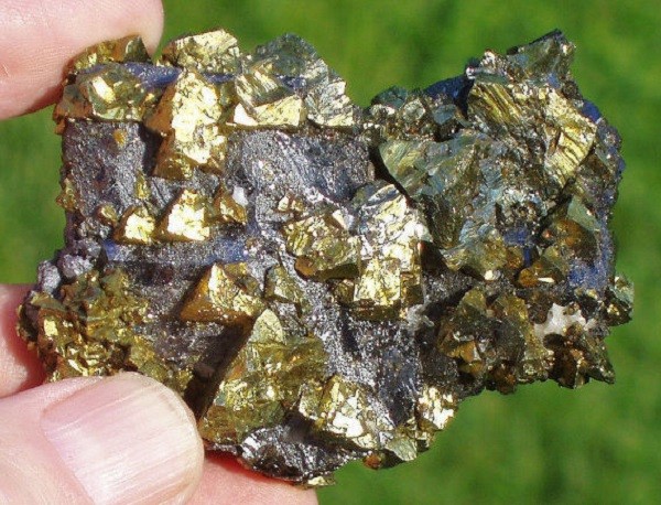 نمونه معدنی سنگ آهن سیدریت