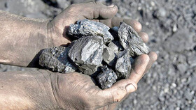 سنگ معدنی مگنتیت که از مواد اولیه و پایه ای ساخت فولاد است