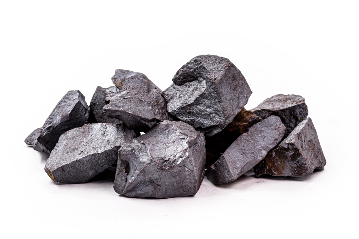 تصویر از چند نمونه سنگ آهن مگنتیت