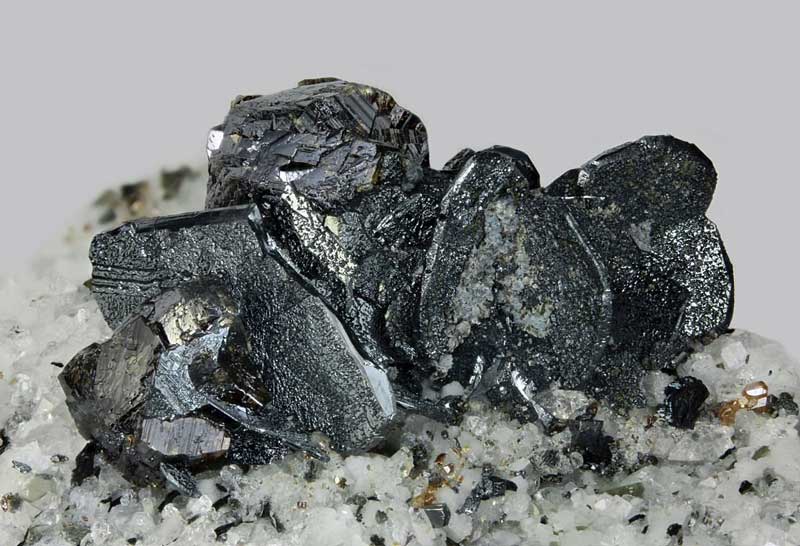 یک نمونه معدنی سنگ آهن هماتیت